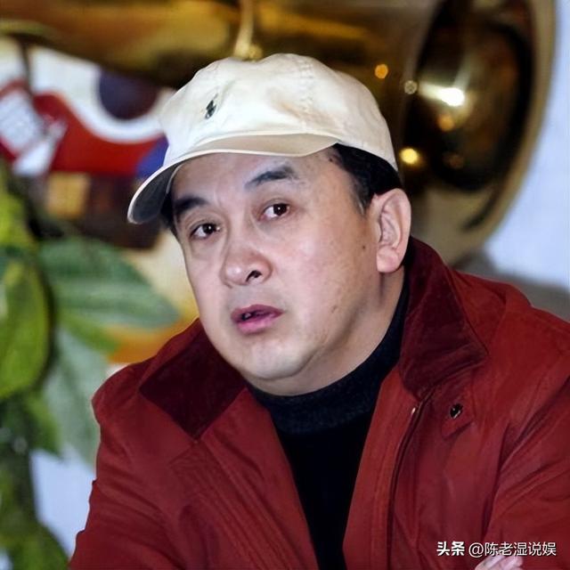 上午被免职	，下午被带走，登24年春晚却忽然消失的黄宏如今怎样