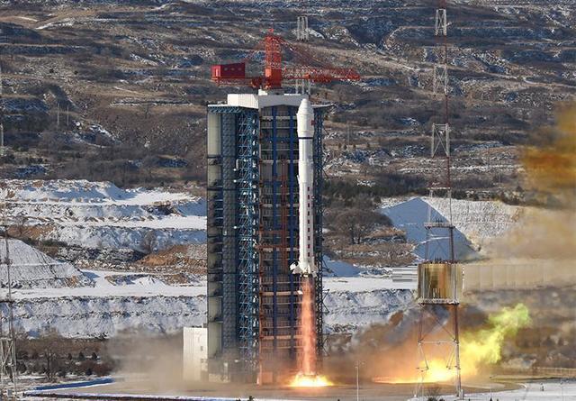 神舟二十号航天员返航因碎片风险紧急推迟，美军武器逼近太空