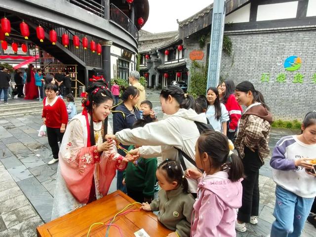 【 “雨” 你相约】国庆假期圆满收官！石泉文旅市场“热”力全开，魅力再升级！