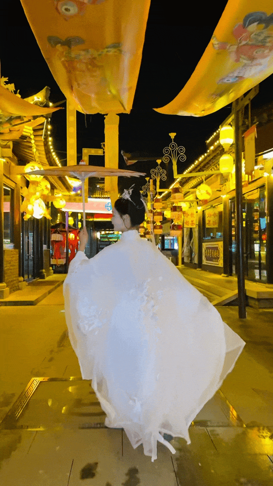 惊艳！大宋不夜城「宋潮幻夜」亮灯启幕！谁看到这种 “超现实梦境” 都会迷糊！