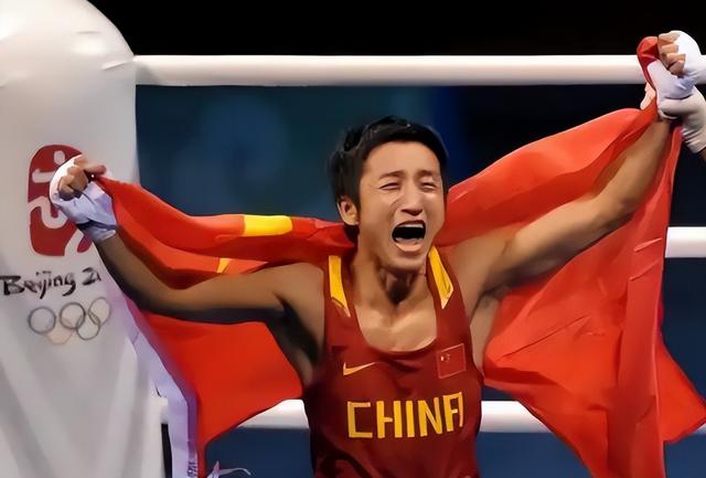 里子面子都没了！赔光2亿后	，妻子深夜亲手撕下邹市明最后的体面