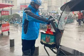 奔跑的“外卖小哥” 岁末依然在路上图片