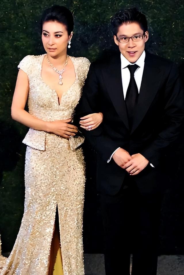 央视对郭晶晶的称呼变了，三字之差释放强烈信号，霍震霆全说对了