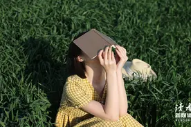 我发现不缺钱又不缺爱的女人，都有这1种顶级心态图片