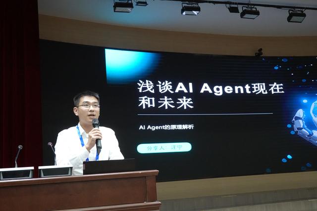 科普进校园 | 四川省通信学会举办“AI守护校园：智能科技与可持续发展”主题公益讲座