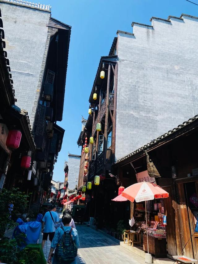 边城印象：一口吃三省 三地闻鸡鸣！