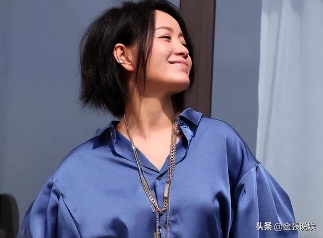 连上5次春晚，却和恩师同居怀孕被骗流产，如今56岁的她依然单身