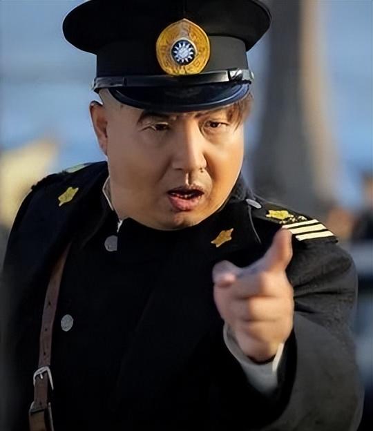 表面是演员，实际是“国际反恐专家”！这位著名老戏骨，隐藏好深