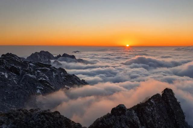 急！黄山冬雪美景即将抵达！准备好迎接仙境了吗？