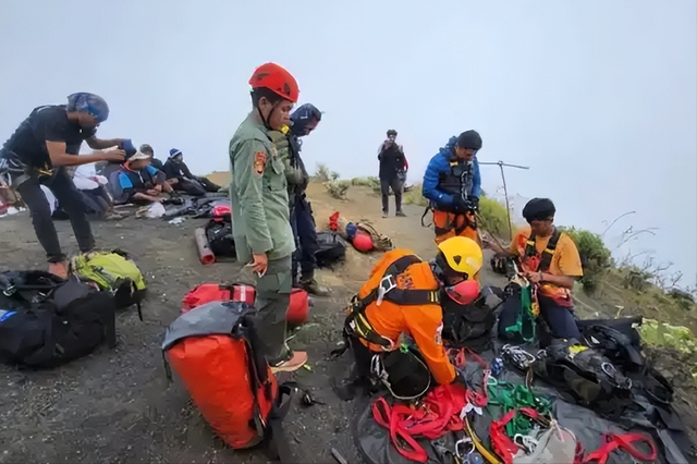 武功山、腾格里火了！徒步的诗与远方，要带“安全”走