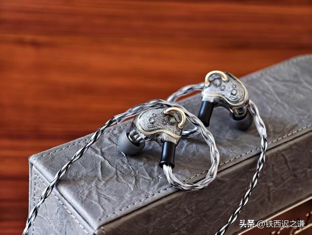 由“技术下放”导致的“以下犯上”？Artpical“月环”简评