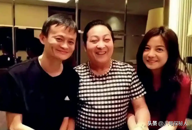 落地凤凰不如鸡！赵薇回老家探亲，全副武装包裹，不敢露脸怕见人