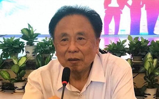 包养多名情妇，生下11个私生子，70多岁潜逃时仍要生娃！他是谁？