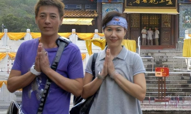 夫妻俩为了不变老，坚持31年不吃肉不生子，如今59岁近照不敢认