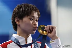 全红婵给妈妈买苹果手机引争议，个别网友破防：为什么不买华为？图片