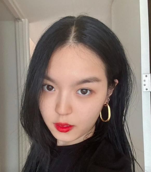自己离世8年后，23岁的女儿就走上一条“不归路”，李咏也没想到