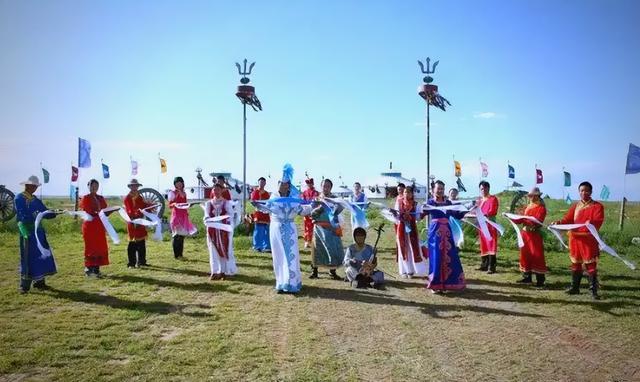 金色沙海藏粉色秘境！内蒙古这片土地，藏着哪些不为人知的秘密？