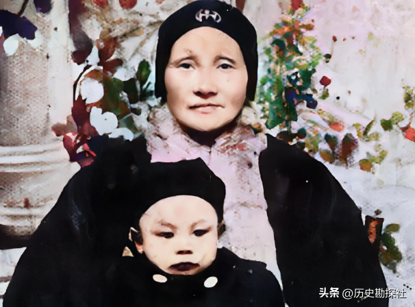 这就是蒋介石父母的真实样貌，其父外号“埠头黄鳝”，罕见老照片