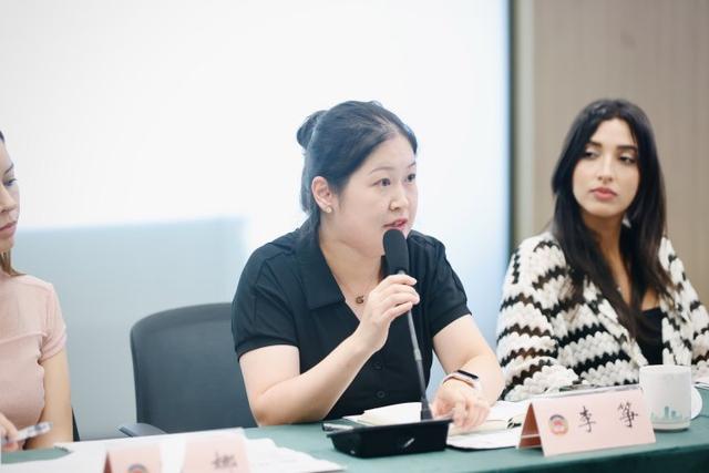 语言不通支付不便，能不能一下飞机就精准对接？外国友人想看机器人机器狗，是否可以实现？