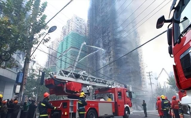 曹德旺预言成真了？我国二三十层的电梯房，或将面临同一个结局？