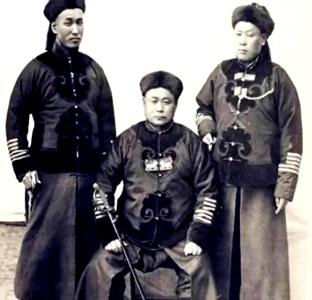 大清一等侍卫有多牛？正三品碾压知府，和珅靠它成“二皇帝”