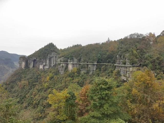 遵义绥阳：深山秘景“崖上秋歌”