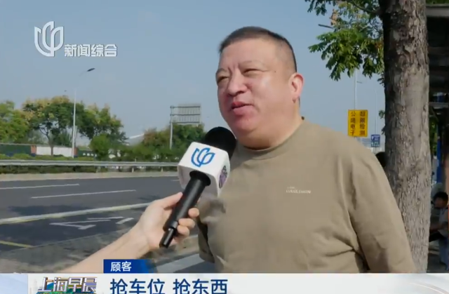 太疯狂！外国游客涌入上海商场狂买：我们国家买不到！有人开门前就在等：想花钱了，没有预算