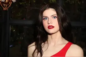 好莱坞第一美胸！为艺术献身的女星——亚历珊德拉·达达里奥图片