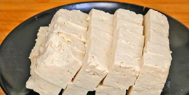 这才是豆腐最正确的做法，开胃下饭又解馋	，比吃红烧肉还过瘾