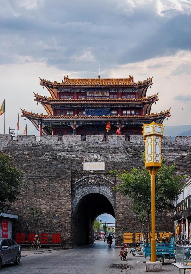 纵贯粤桂湘鄂豫晋冀蒙8省区的207国道