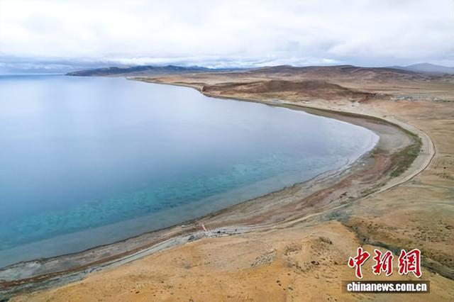 （辉煌60载 魅力新西藏）西藏阿里：游客尽享玛旁雍错、拉昂错夏日风光