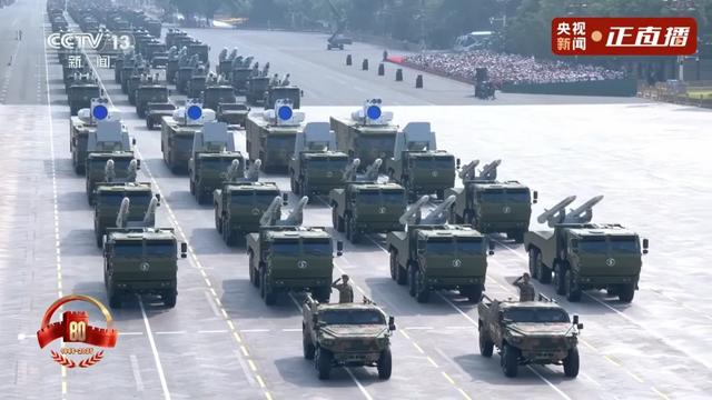 不装了！一口气看完九三大阅兵武器装备！谁说我们一个也不认识？