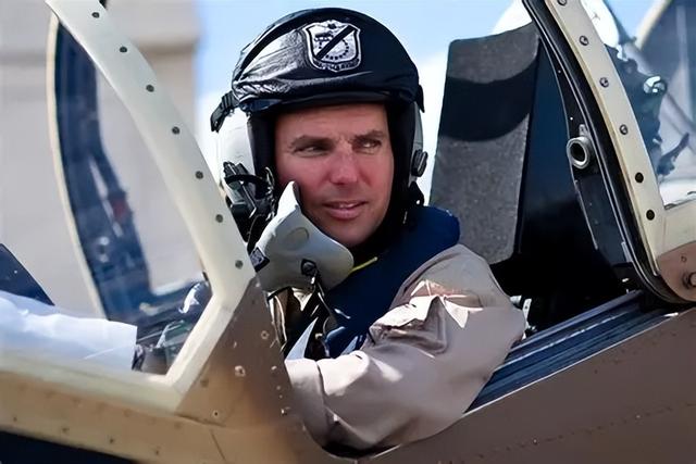 日本正在备战：防卫省官员叫嚣优先击沉福建舰	，主流媒体配合疯狂