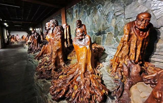 参观根宫佛国博物馆