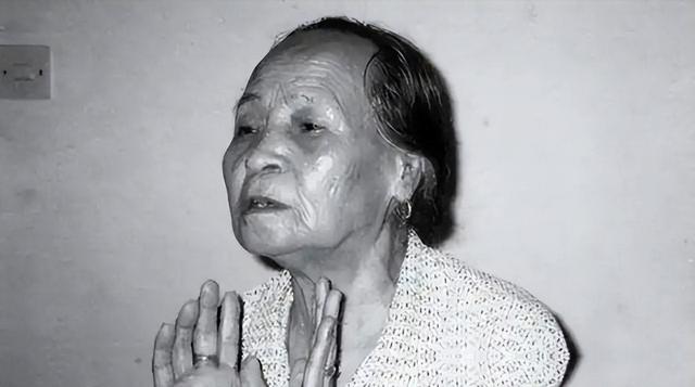 “慰安椅”根本不是椅子，是把十七岁姑娘活生生碾碎的吃人机器！