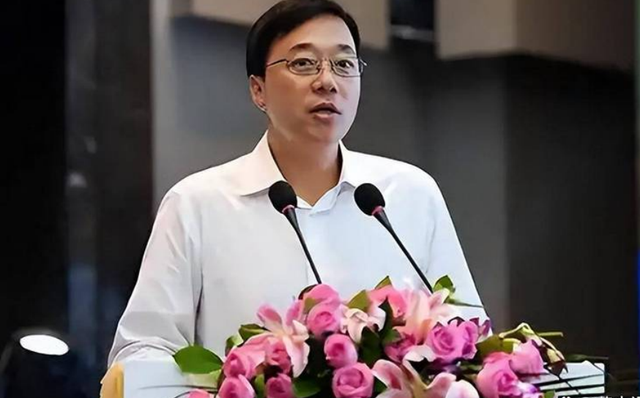 轮到美国被“垄断”了！“芯片之父”弃美回国，研发成果堪比核武