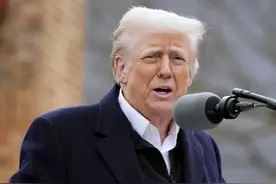 哥伦比亚第一个和特朗普对着干：拒绝美军机降落，还对美国加关税图片