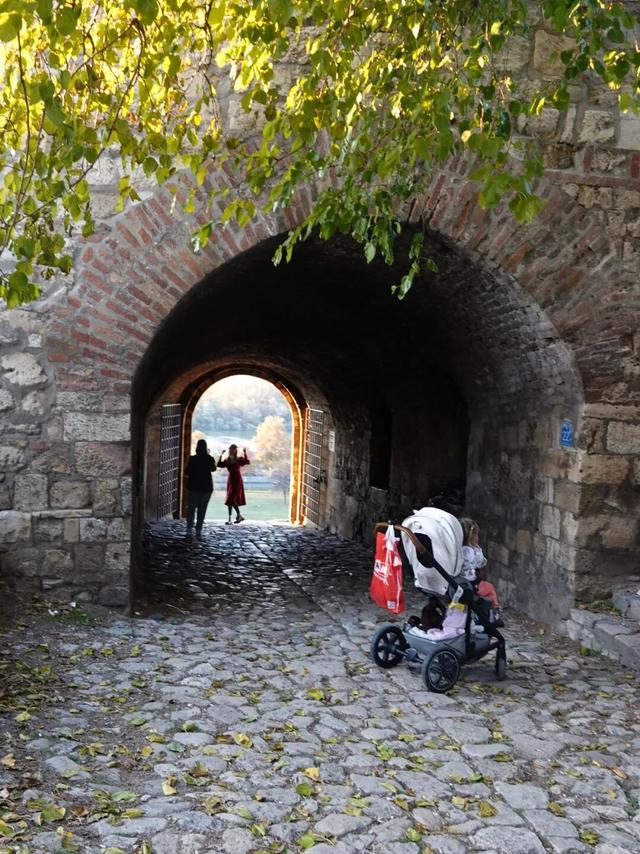 塞尔维亚，一座被轰炸过78天的城市的新生，贝尔格莱德一日游记