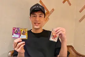 集卡！郭艾伦：第一次接触签卡 感觉很好玩回到了小时候集卡的感觉图片