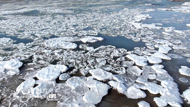 山西吉县：壶口瀑布现流凌封河景观