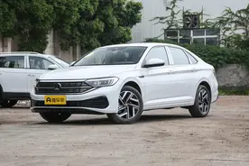 新车 | 售15.89万元，2025款大众速腾300TSI超越版到店，增选装配置图片