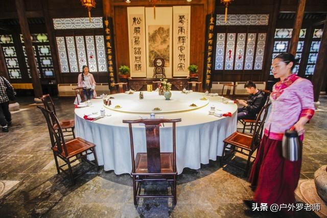 退休自驾黄金法则！每天别超3小时，后备箱必放这1物