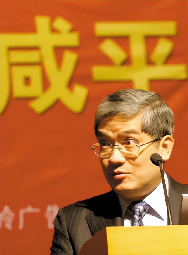善恶终有报！包养空姐、算计其负债900万的郎咸平，如今自食恶果