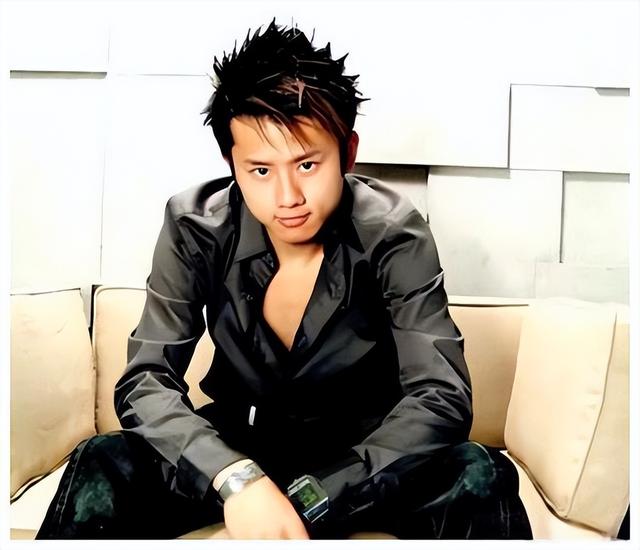 央媒发文，42岁张杰高调官宣喜讯，全网恭喜，终于等到这一天