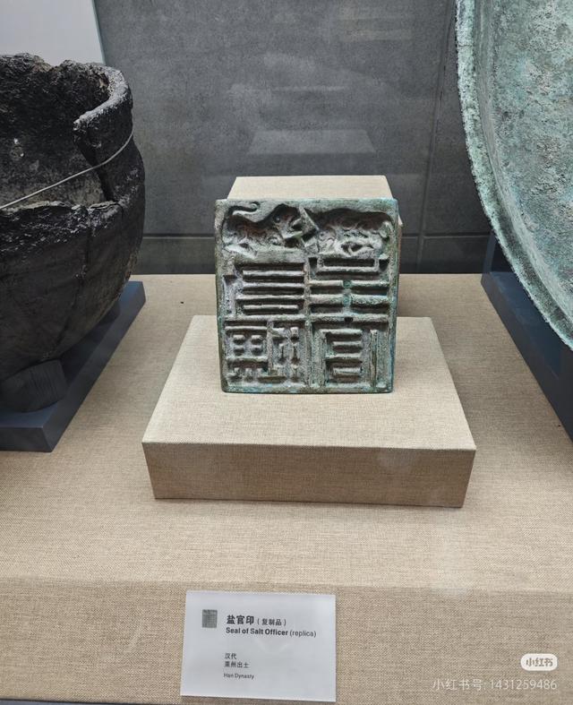 烟台的海景无敌了，玻璃海果冻海，比威海、青岛的海好看