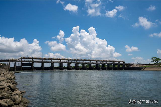 这条江，因一首歌而声名远播