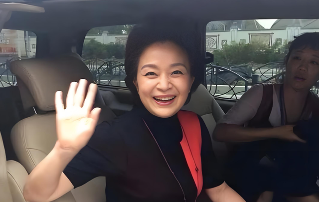 67岁刘莉莉定居日本，二婚嫁富商不再拍戏，晚年却为不婚女儿操心