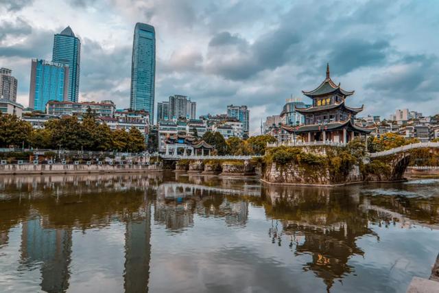 “卷不动”的长三角，正在集体“逃往”贵州