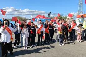 国庆节珲春的“小城大爱”图片