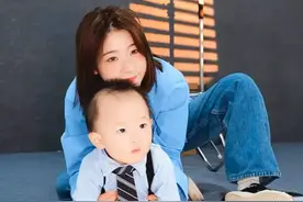 黄一鸣莎疯了，晒女儿闪闪喊爸爸视频，喊话王思聪：你女儿喊你图片